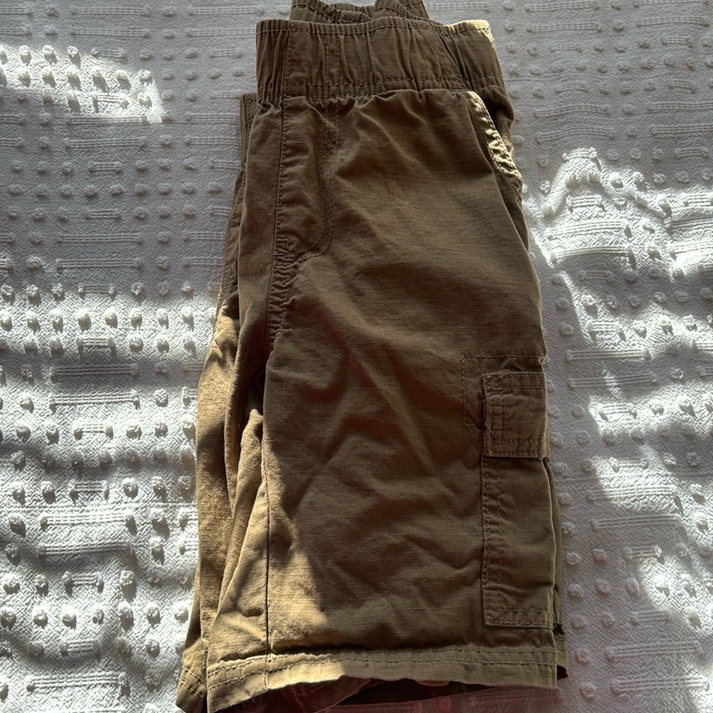 Children’s Place Shorts size 6   Set of 2 ! They both look brand new